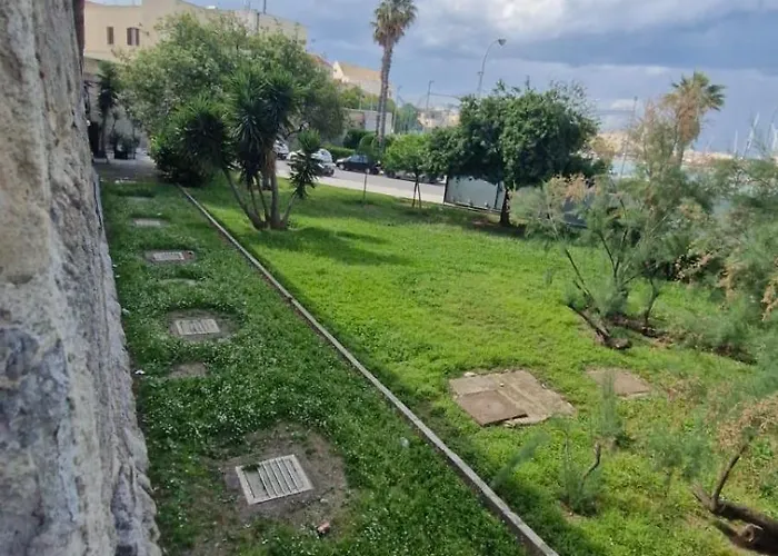 La Grotta - Vecchia, Vista Mare * Bari